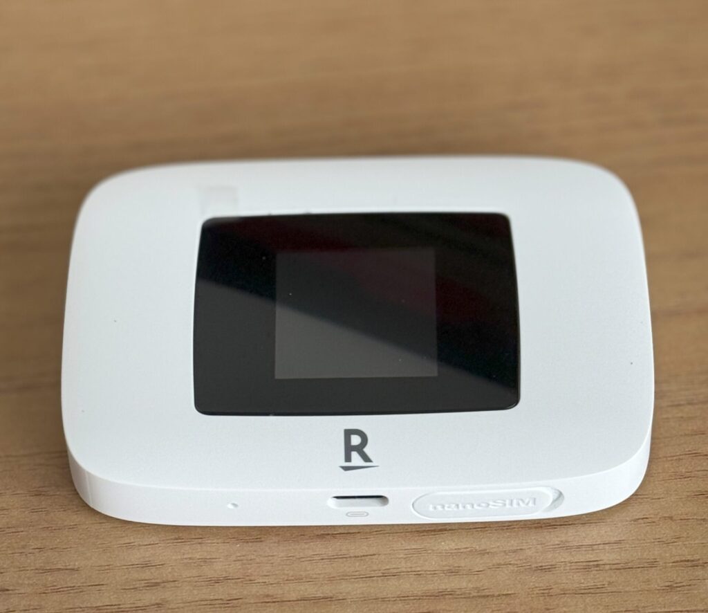 楽天モバイルオリジナル製品Rakuten WiFi Pocket Platinum