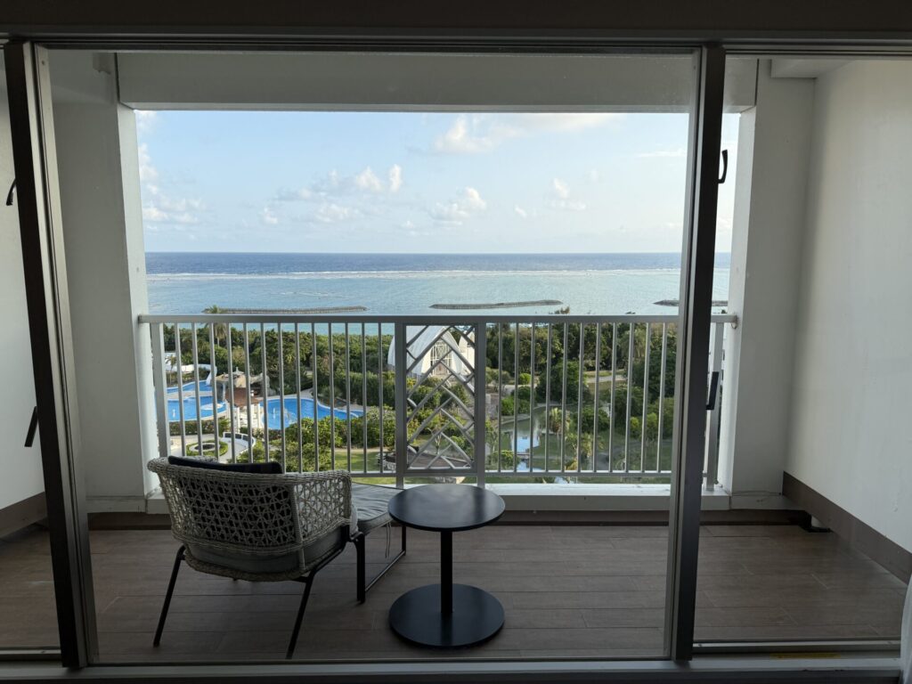 ANAインターコンチネンタル石垣のバルコニーから眺める